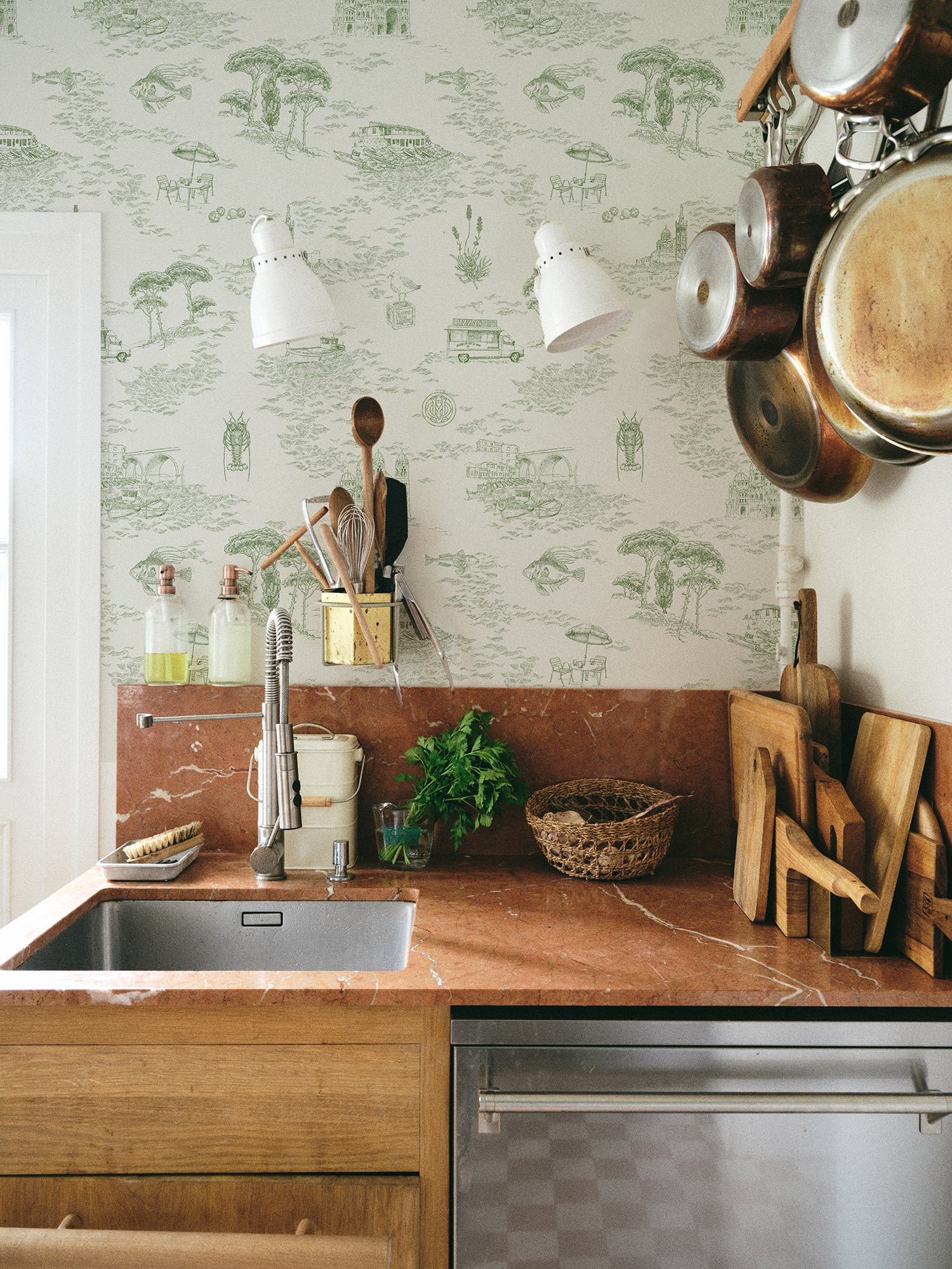 Green-and-white-toile-nantucket-wallpaper.jpg